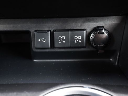 Used 2020 Toyota Highlander XLE image 13