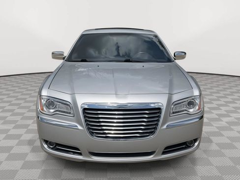 Used 2012 Chrysler 300 Limited RWD image 2