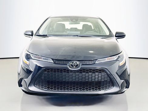 Used 2022 Toyota Corolla LE FWD image 2