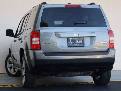 Used 2013 Jeep Patriot Latitude w/ Sun/Sound Group AWD/4WD image 7