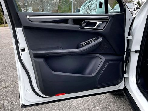 Used 2023 Porsche Macan Turbo AWD/4WD image 9