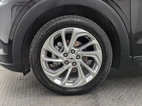 Used 2023 Chevrolet Bolt EUV LT FWD image 31