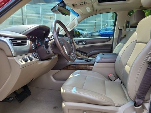 Used 2019 Chevrolet Tahoe LT w/ LT Signature Package AWD/4WD image 9