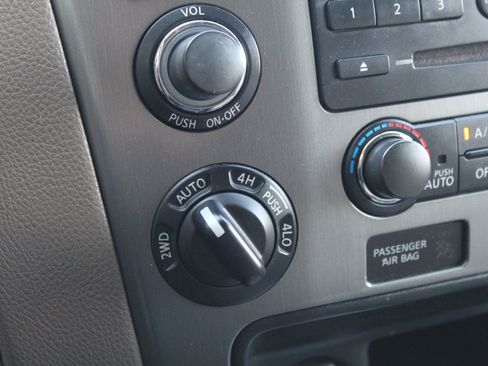 Used 2014 Nissan Armada Platinum image 36