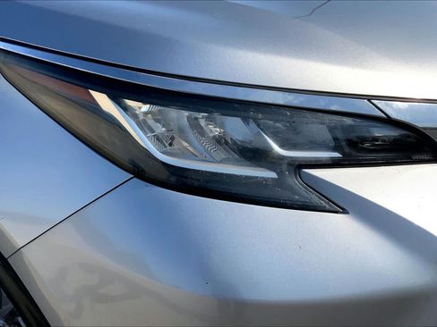 Used 2022 Toyota Sienna XLE FWD image 27