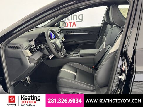 New 2026 Toyota Camry Hybrid w/ Convenience Package FWD image 5