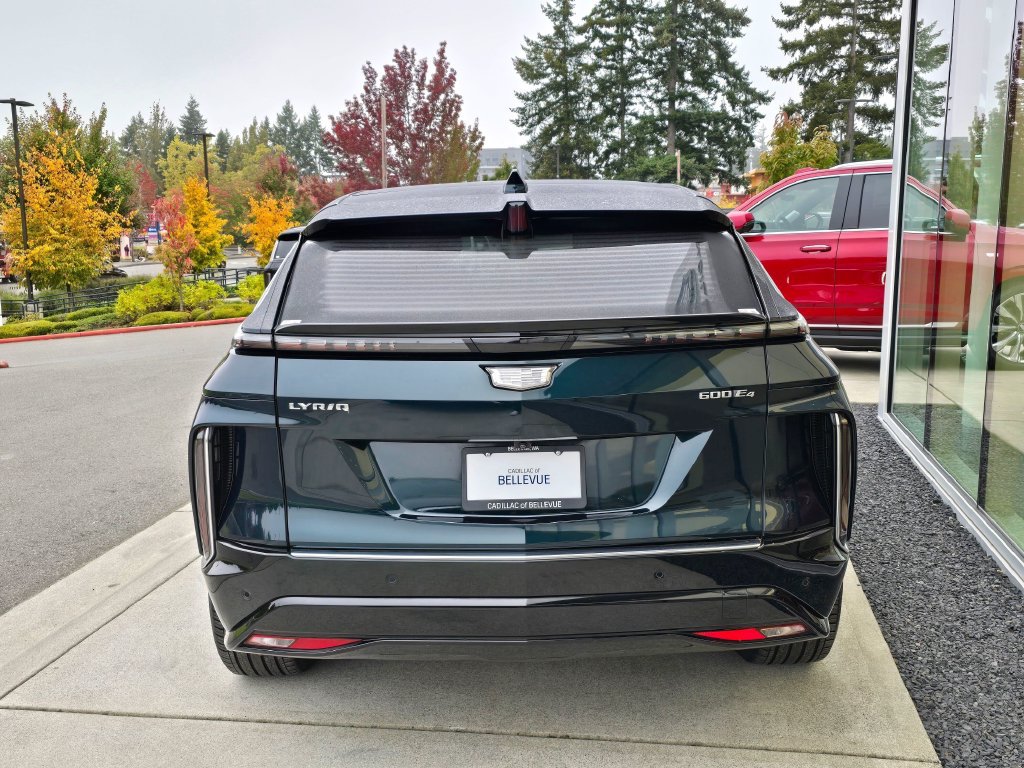 Certified 2024 Cadillac Lyriq Luxury AWD/4WD image 4