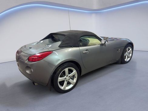 Used 2006 Pontiac Solstice Convertible w/ Premium Package RWD image 9
