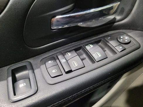 Used 2018 Dodge Grand Caravan SE FWD image 27