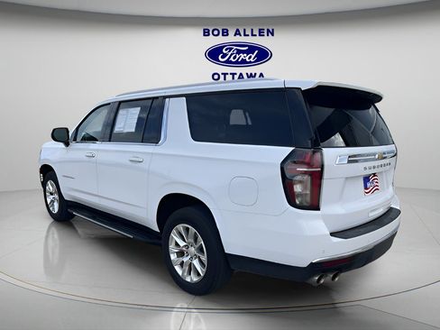 Used 2023 Chevrolet Suburban Premier image 3
