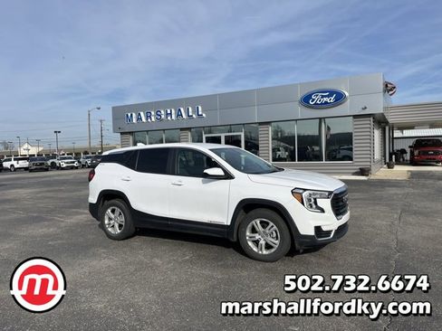 Used 2024 GMC Terrain SLE image 1