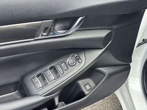 Used 2018 Honda Accord Sport image 14