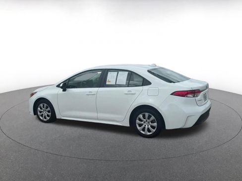 Used 2025 Toyota Corolla LE image 8