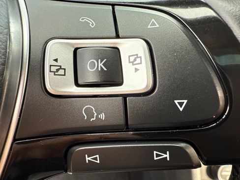 Used 2018 Volkswagen Tiguan SE image 20