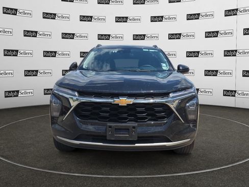 Used 2025 Chevrolet Trax LT w/ LT Convenience Package FWD image 8