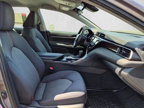 Used 2019 Toyota Camry LE FWD image 19