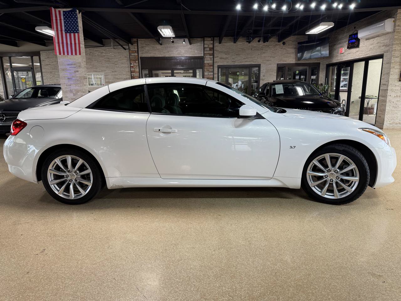 Used 2014 INFINITI Q60 Convertible w/ Premium Package RWD image 8