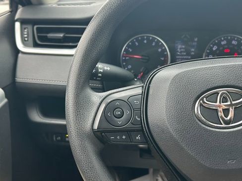 Used 2020 Toyota RAV4 LE image 19