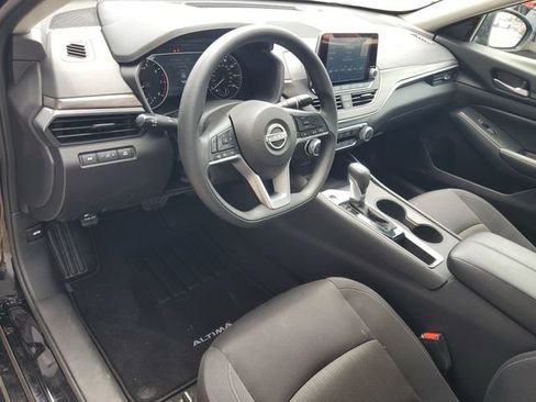 Used 2025 Nissan Altima 2.5 SV FWD image 22