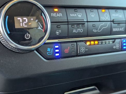 Used 2019 Ford Expedition Platinum image 16