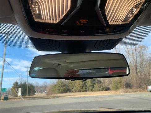 Used 2018 BMW 750i xDrive image 37