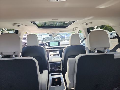 New 2026 Lincoln Aviator Reserve AWD/4WD image 21