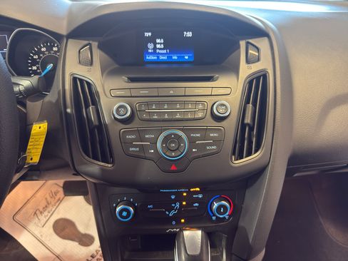 Used 2015 Ford Focus SE FWD image 17