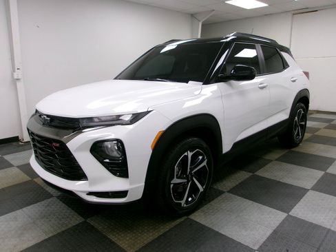 Used 2023 Chevrolet TrailBlazer RS w/ Convenience Package AWD/4WD image 1