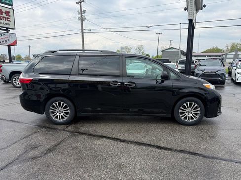 Used 2019 Toyota Sienna XLE FWD image 5