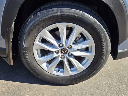 Used 2022 Toyota Corolla Cross LE AWD/4WD image 9