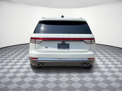 Used 2025 Lincoln Aviator 2WD image 11