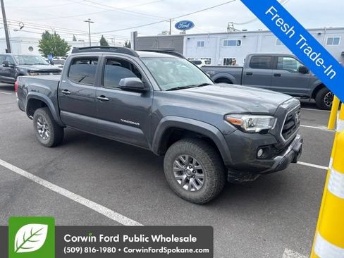 Used 2016 Toyota Tacoma SR5 w/ SR5 Appearance Package (SN) AWD/4WD image 1