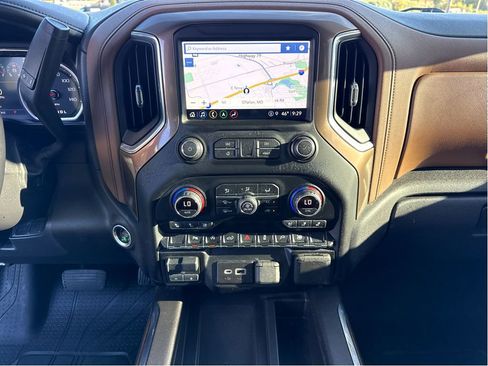 Used 2021 Chevrolet Silverado 1500 High Country image 19