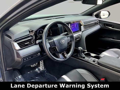 Used 2025 Toyota Camry SE image 16