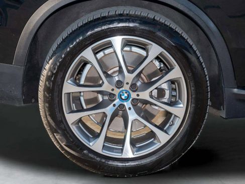 Used 2024 BMW X5 xDrive50e image 45