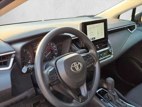 Used 2024 Toyota Corolla LE FWD image 5