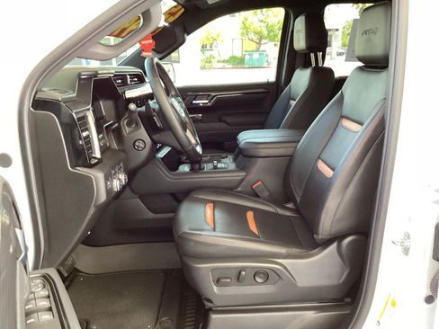 Used 2025 GMC Sierra 1500 AT4 w/ AT4 Premium Package AWD/4WD image 10