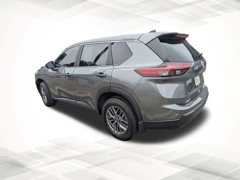 Used 2025 Nissan Rogue S image 4