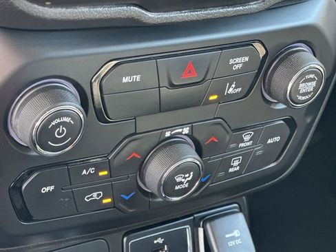 Used 2023 Jeep Renegade Altitude AWD/4WD image 23
