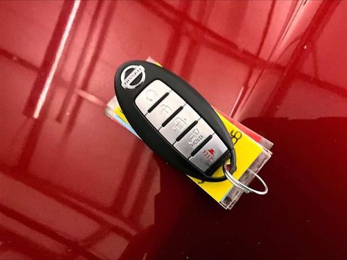 Used 2018 Nissan Rogue SV AWD/4WD image 9