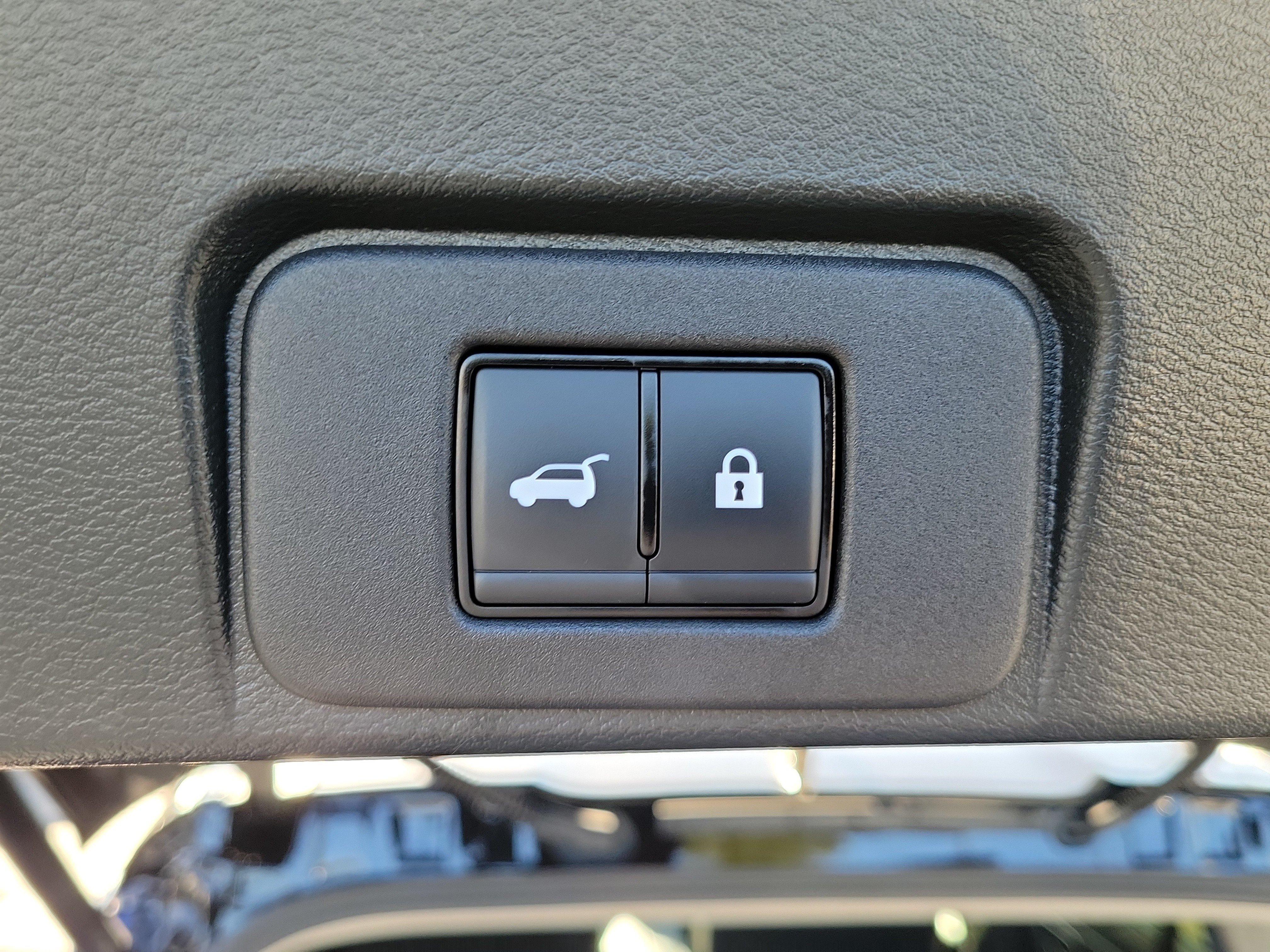 Certified 2025 Nissan Rogue Platinum w/ Platinum Premium Package FWD image 8