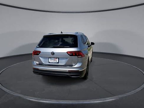 Used 2024 Volkswagen Tiguan SE FWD image 7