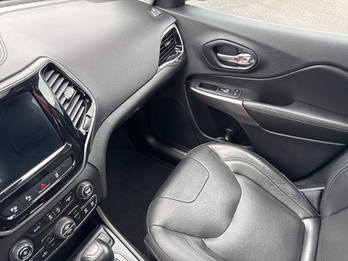 Used 2019 Jeep Cherokee Limited w/ Technology Group image 34