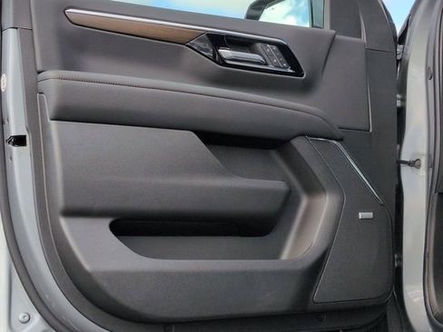 New 2026 Chevrolet Suburban High Country image 21