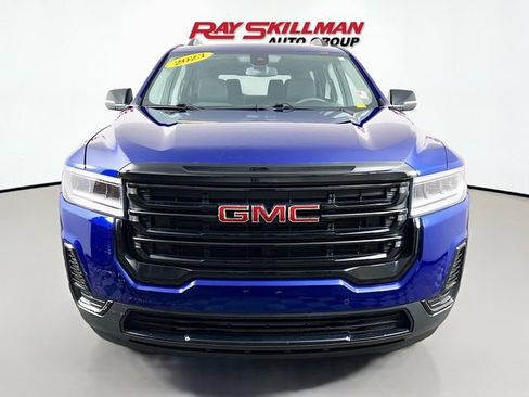 Used 2023 GMC Acadia SLE w/ Driver Convenience Package image 2