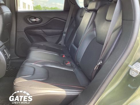Used 2019 Jeep Cherokee Trailhawk w/ Cold Weather Group AWD/4WD image 10