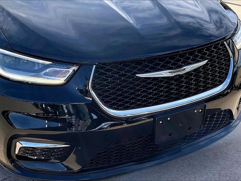 Certified 2024 Chrysler Pacifica Touring-L image 29