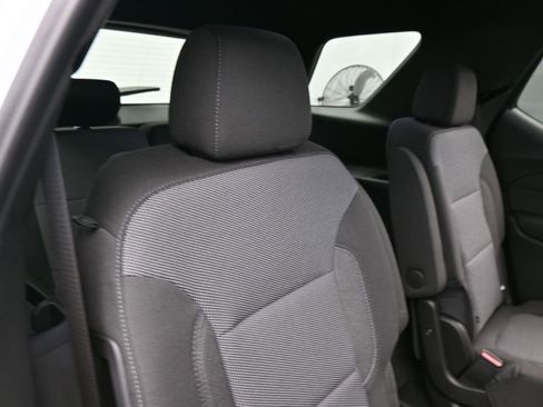 Used 2023 Chevrolet Traverse LT image 37