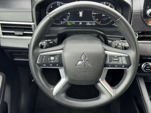 Used 2023 Mitsubishi Outlander SE AWD/4WD image 12