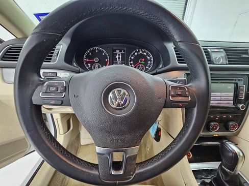 Used 2014 Volkswagen Passat TDI SE image 12